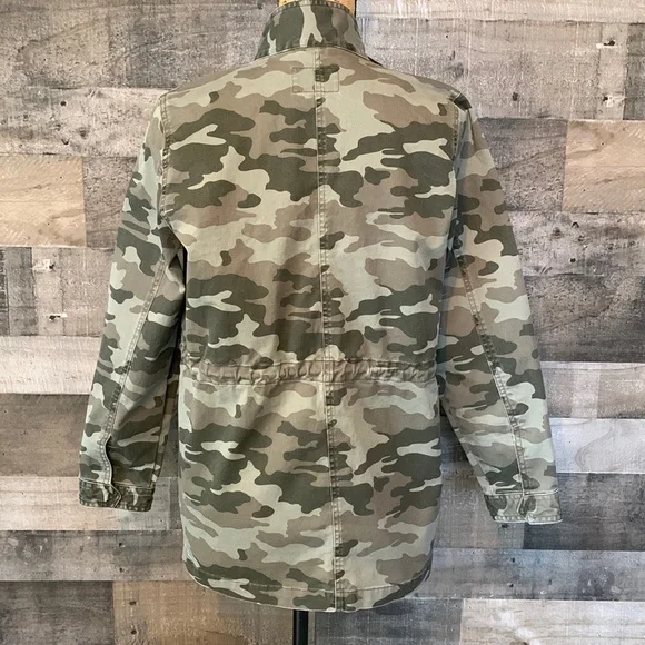 Universal Thread Camouflage Jacket - Picture 13 of 15